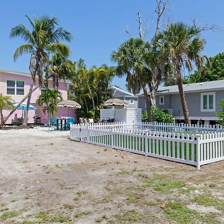 Charming Suite With Balcony And Bikes At Historic Sandpiper Inn Sanibel Exterior photo